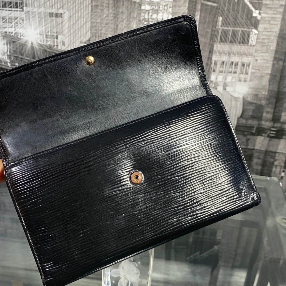 Authentic Louis Vuitton Black Epi International Wallet